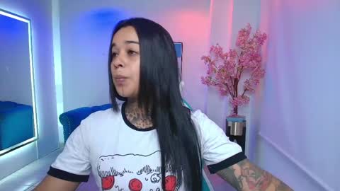 Snapshot of black_roseee chatting on 05/19/26, 04:19 Rousse online show from 05/19/26, 04:19
