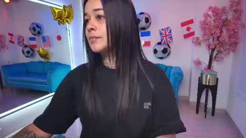 Snapshot of black_roseee chatting on 06/14/26, 11:23 Rousse online show from 06/14/26, 11:23