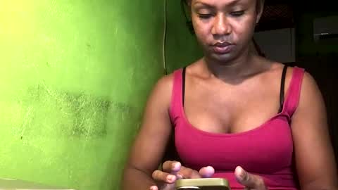 Snapshot of blackasiancockts chatting on 11/18/25, 07:02 Crystal online show from 11/18/25, 07:02