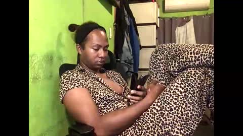 Snapshot of blackasiancockts chatting on 12/19/25, 07:26 Crystal online show from 12/19/25, 07:26