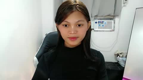 Snapshot of blackmanika chatting on 11/19/25, 04:18 blackmanika online show from 11/19/25, 04:18