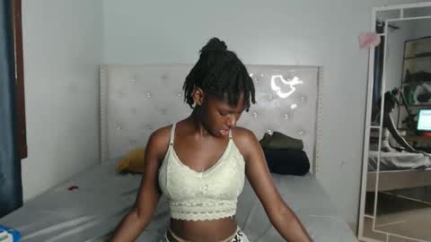 Snapshot of blackmelaninqueen chatting on 09/30/25, 01:21 Cleo online show from 09/30/25, 01:21