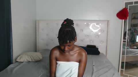 Snapshot of blackmelaninqueen chatting on 02/12/26, 07:42 Cleo online show from 02/12/26, 07:42