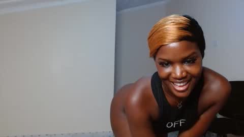 Snapshot of blackmellanin_ chatting on 01/13/25, 05:44 Smiley sylivia online show from 01/13/25, 05:44