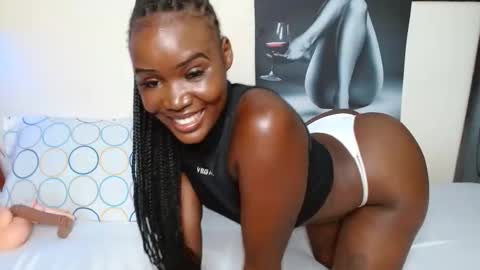 Snapshot of blackmellanin_ chatting on 10/22/25, 04:46 Smiley sylivia online show from 10/22/25, 04:46