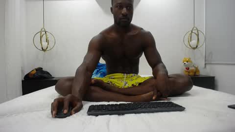 Twtter 1MikeBeckford            Onlyfns beckfordmike online show from 12/19/24, 09:07