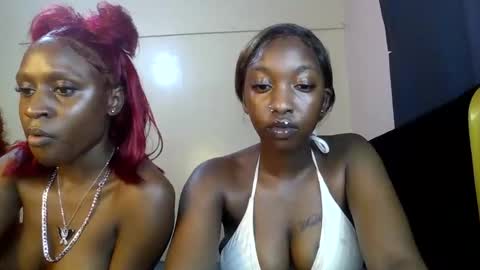 Snapshot of blackqueen2030_ chatting on 06/04/26, 04:46 blackqueen2030 online show from 06/04/26, 04:46