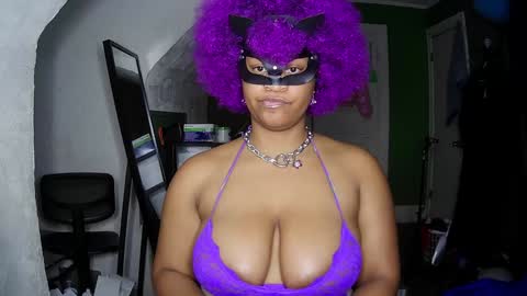 Snapshot of blacksirenqueen chatting on 12/06/24, 04:14 Queen Siren online show from 12/06/24, 04:14