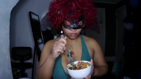 Snapshot of blacksirenqueen chatting on 12/14/24, 04:12 Queen Siren online show from 12/14/24, 04:12