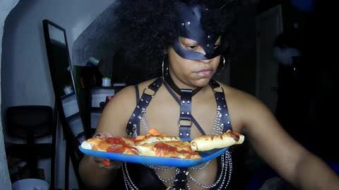 Snapshot of blacksirenqueen chatting on 12/16/24, 04:45 Queen Siren online show from 12/16/24, 04:45