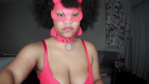 Snapshot of blacksirenqueen chatting on 01/01/25, 05:01 Queen Siren online show from 01/01/25, 05:01