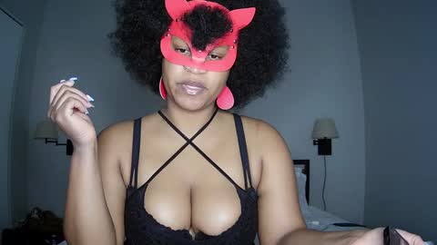 Snapshot of blacksirenqueen chatting on 01/05/25, 03:11 Queen Siren online show from 01/05/25, 03:11