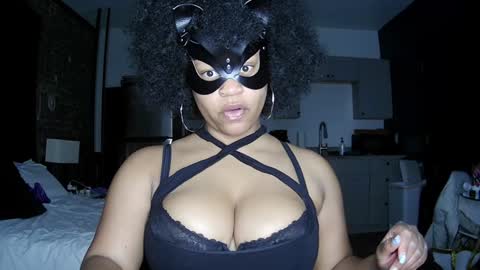 Snapshot of blacksirenqueen chatting on 01/12/25, 10:43 Queen Siren online show from 01/12/25, 10:43