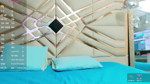 Tifffany bllom online show from 09/17/25, 02:13