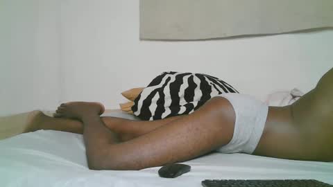 Snapshot of blackzilian_ chatting on 10/26/25, 11:27 HASSAN online show from 10/26/25, 11:27