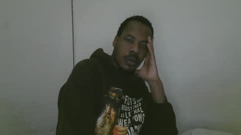 Snapshot of blackzilian_ chatting on 11/17/25, 04:13 HASSAN online show from 11/17/25, 04:13