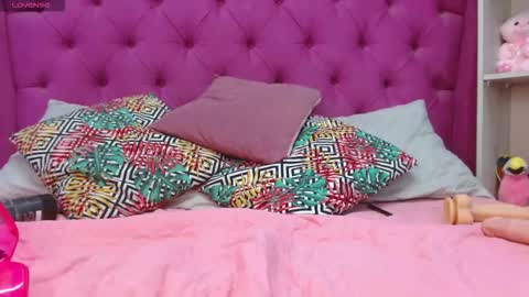 Snapshot of blaiir_moon chatting on 11/12/25, 07:03 blaiir_moon online show from 11/12/25, 07:03