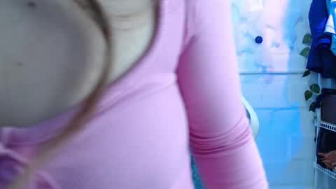 Snapshot of blairvicent chatting on 10/17/25, 01:57 online show from 10/17/25, 01:57