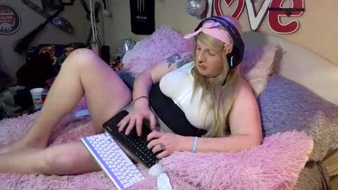 Snapshot of blakelytgirl chatting on 03/01/25, 04:33 Blakely Morningstar online show from 03/01/25, 04:33