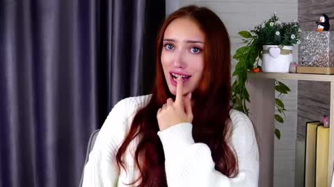 Lola online show from 09/11/25, 01:33