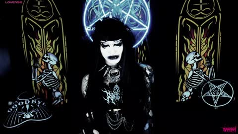 Snapshot of blasphemiangxrl chatting on 12/15/24, 01:24 online show from 12/15/24, 01:24