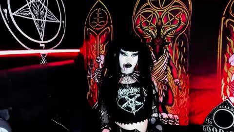 Snapshot of blasphemiangxrl chatting on 09/15/25, 05:35 online show from 09/15/25, 05:35