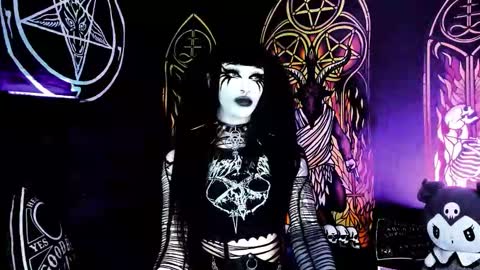 Snapshot of blasphemiangxrl chatting on 11/01/25, 12:01 online show from 11/01/25, 12:01