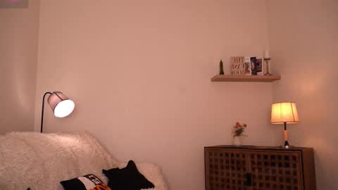 Snapshot of blissdilley chatting on 11/15/25, 04:10 Scarlett NEXT LIVE 5AM gmt online show from 11/15/25, 04:10