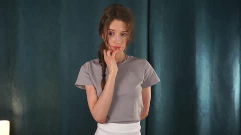 Snapshot of blissemily_ chatting on 12/19/25, 10:33 Emily online show from 12/19/25, 10:33