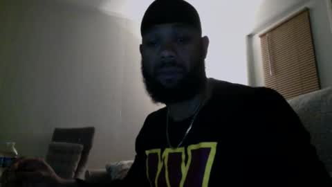 Snapshot of blksurfher chatting on 12/14/25, 06:30 blksurfher online show from 12/14/25, 06:30