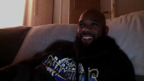 Snapshot of blksurfher chatting on 12/16/25, 05:01 blksurfher online show from 12/16/25, 05:01