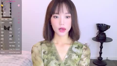 Snapshot of blon_kater chatting on 11/16/25, 04:07 YoYo online show from 11/16/25, 04:07