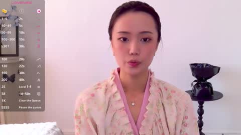 Snapshot of blon_kater chatting on 11/19/25, 04:23 YoYo online show from 11/19/25, 04:23