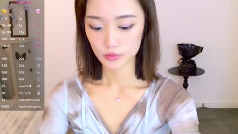 Snapshot of blon_kater chatting on 11/29/25, 05:21 YoYo online show from 11/29/25, 05:21