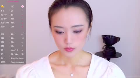 Snapshot of blon_kater chatting on 12/04/25, 03:49 YoYo online show from 12/04/25, 03:49