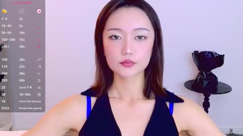 Snapshot of blon_kater chatting on 12/14/25, 06:08 YoYo online show from 12/14/25, 06:08