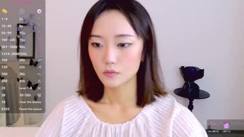 Snapshot of blon_kater chatting on 12/15/25, 06:17 YoYo online show from 12/15/25, 06:17