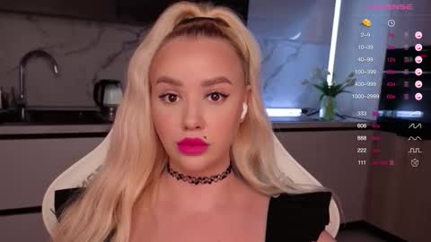 Lana online show from 09/18/25, 09:22