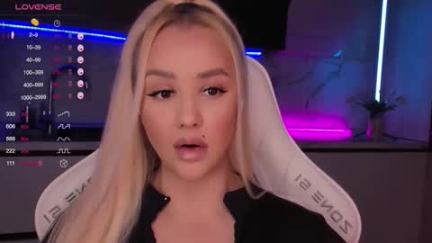 Lana online show from 10/05/25, 05:50