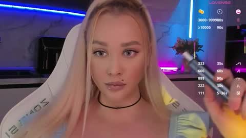 Lana online show from 11/18/25, 06:51