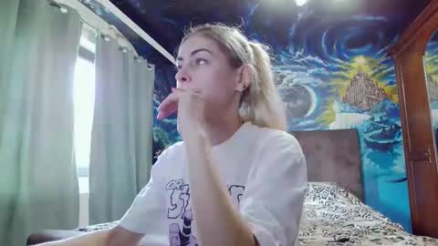 Snapshot of blonde4pasion chatting on 10/10/25, 10:47 blonde4pasion online show from 10/10/25, 10:47