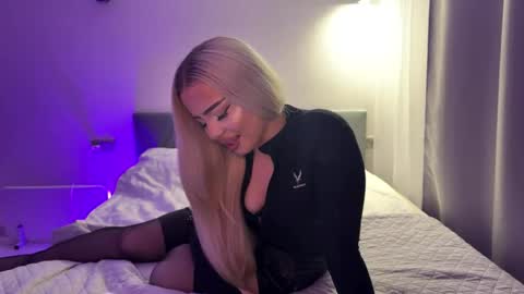 Snapshot of blonde8888 chatting on 06/03/26, 12:57 blonde8888 online show from 06/03/26, 12:57