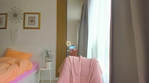 Nicole online show from 12/18/24, 10:19