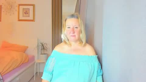 Nicole online show from 12/18/24, 07:41