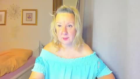 Nicole online show from 12/28/24, 05:23