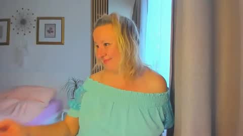 Nicole online show from 12/28/24, 08:37