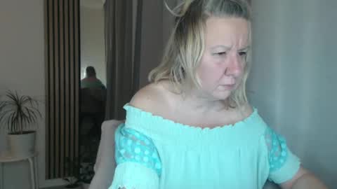 Nicole online show from 12/28/24, 04:52