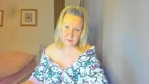 Nicole online show from 01/05/25, 04:16