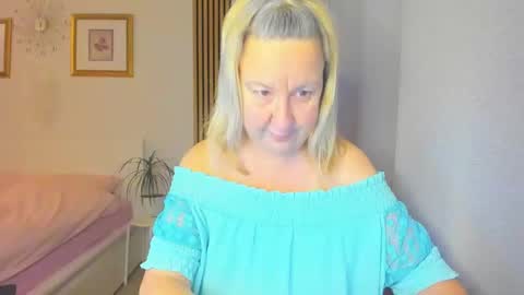 Nicole online show from 01/20/25, 05:16