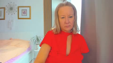 Nicole online show from 02/05/25, 10:19